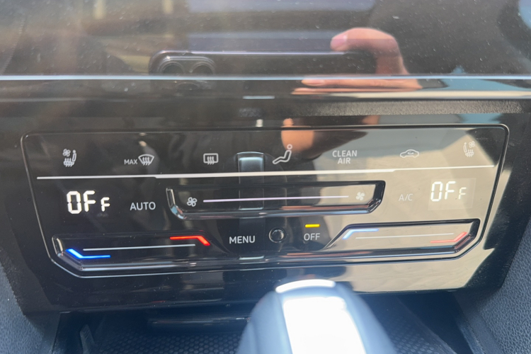 大众 迈腾 2023款 200万辆纪念版 330TSI DSG豪华型中控内饰7004