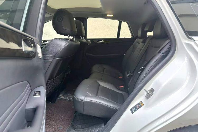 奔驰GLE轿跑 2017款 GLE 320 4MATIC 轿跑SUV中控内饰7002