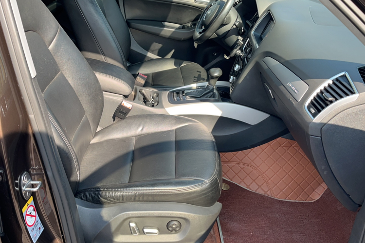 奥迪Q5 2016款 40 TFSI 进取型局部细节41