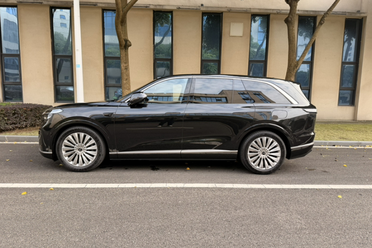 乐道L90 2025款 Max 六座版车身外观6006