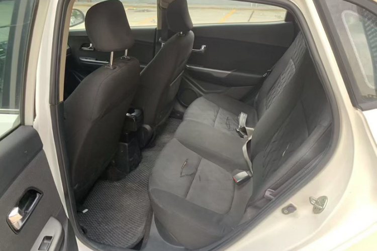 起亚K2 2012款 两厢 1.4L MT GLS中控内饰7002