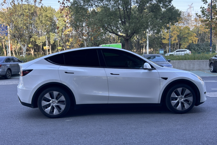 特斯拉 Model Y 2022款 后轮驱动版车身外观6004