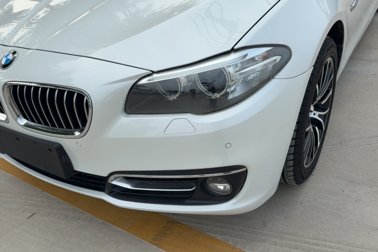 宝马5系 2014款 525Li 豪华设计套装车身外观6008