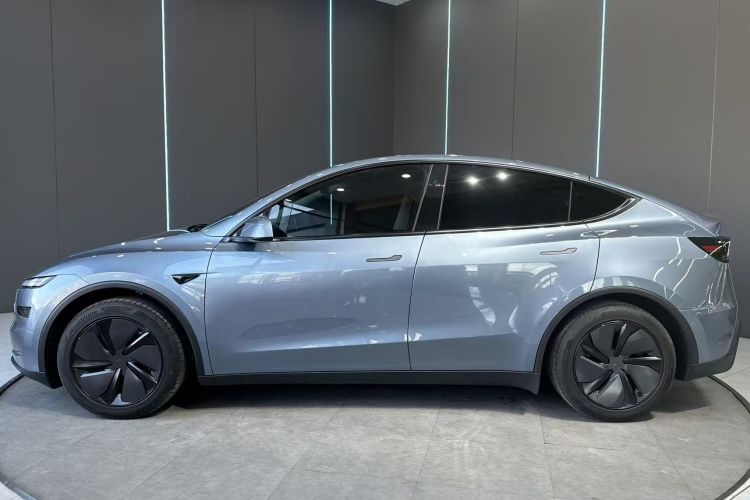 特斯拉 Model Y 2025款 长续航全轮驱动 首发版车身外观6005