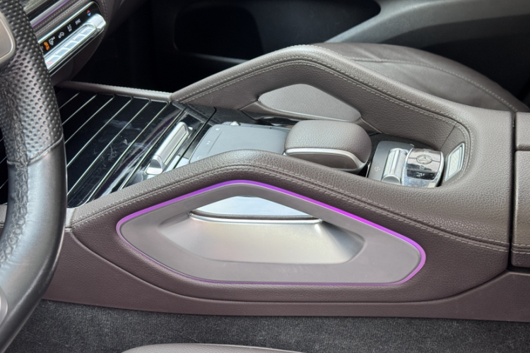 奔驰GLS 2023款 改款 GLS 450 4MATIC 时尚型中控内饰7010