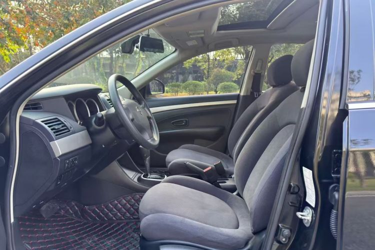 日产 轩逸 2018款 经典 1.6XE+ CVT领先版中控内饰7004