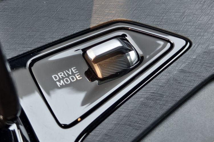 领克03 2025款 2.0TD DCT冠军版Pro局部细节9008