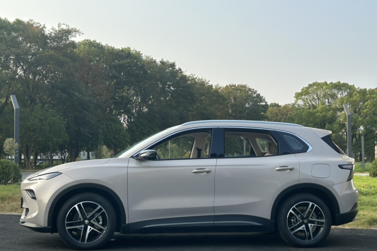 名爵 MG ES5 2025款 425plus 后驱版车身外观6004