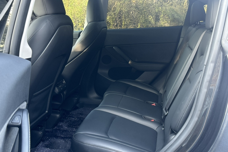 特斯拉 Model Y 2024款 后轮驱动版中控内饰7001