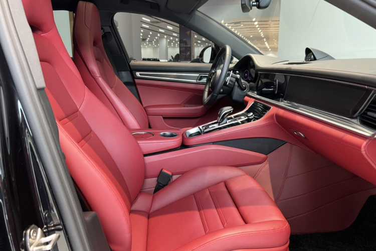 保时捷 2023款 改款 Panamera 2.9T 铂金版中控内饰7010