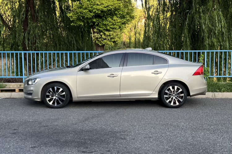 沃尔沃S60 2019款 S60L 改款 T5 智进进阶版车身外观6006