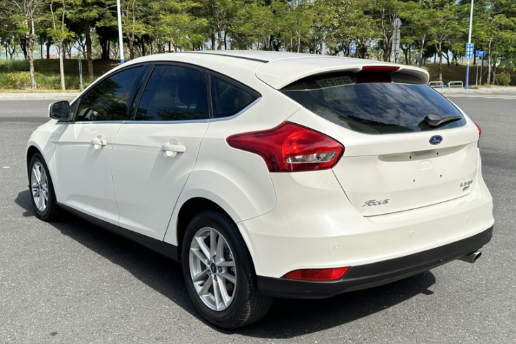 福特 福克斯 2015款 两厢 EcoBoost 180 自动精英型车身外观6006