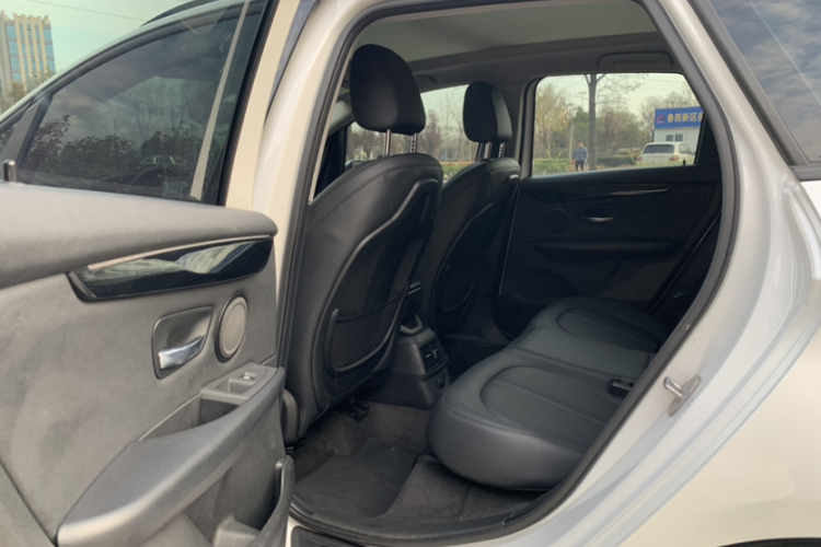 宝马2系旅行车 2016款 218i 运动设计套装中控内饰7001