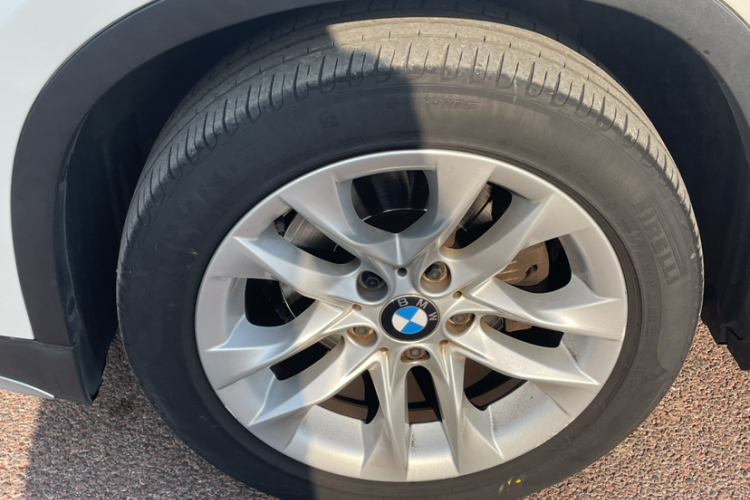 宝马X1 2015款 sDrive18i 时尚晋级版车身外观6006