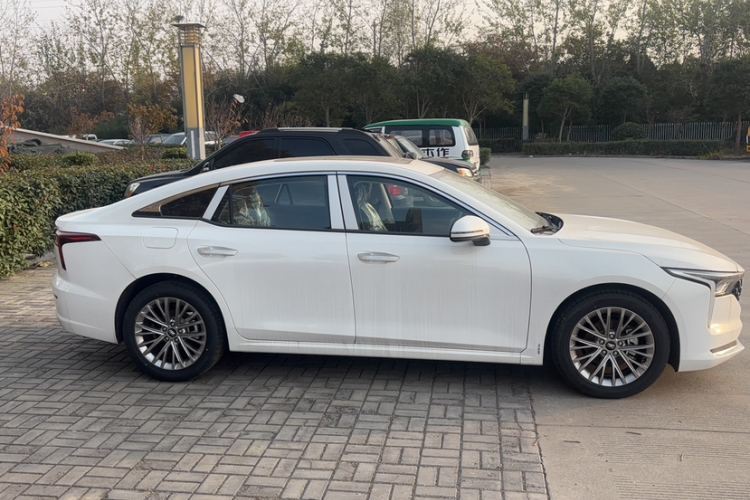 奔腾B70 2025款 龙耀版 1.5T 欢享型车身外观6002