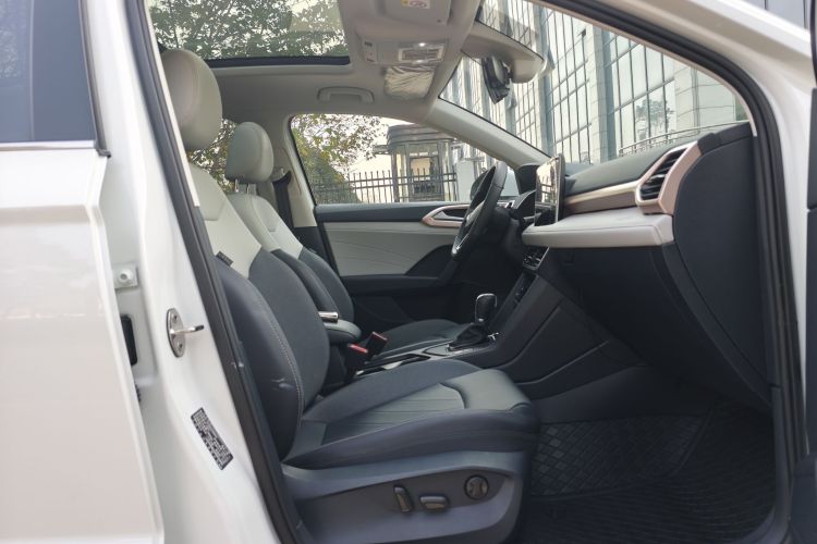 大众 途岳 2024款 300TSI 两驱满月版中控内饰7011