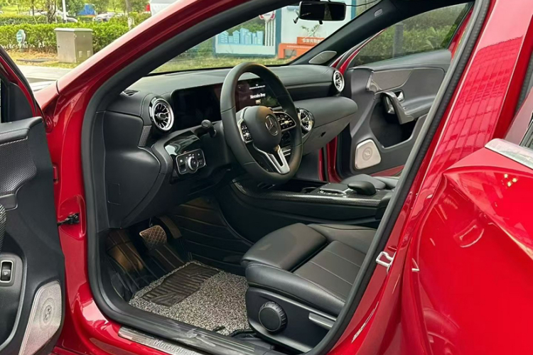 奔驰A级 2020款 改款 A 200 L 运动轿车动感型中控内饰7003