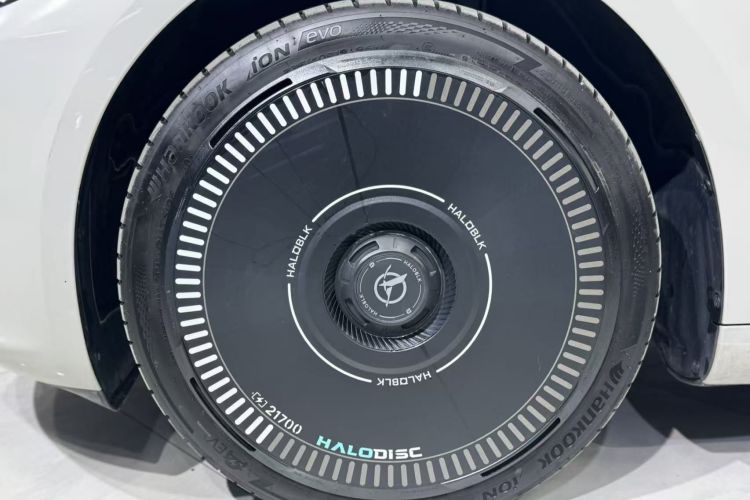 特斯拉 Model 3 2023款 后轮驱动版车身外观6005