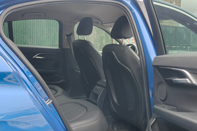 宝马1系 2019款 118i 时尚型中控内饰7003