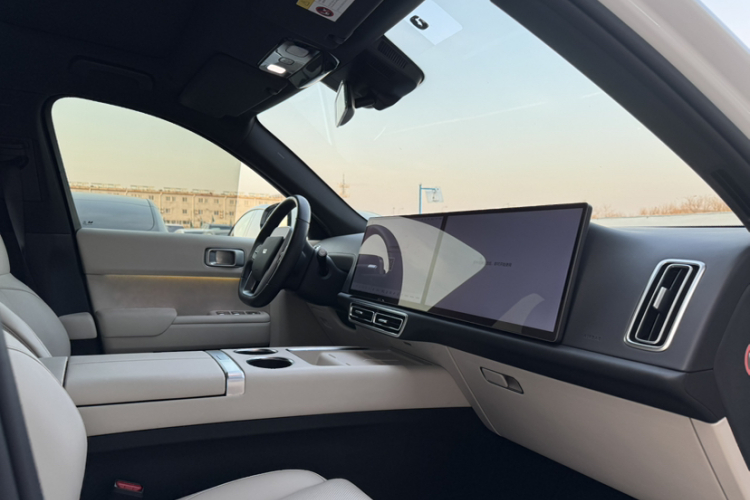 理想汽车 理想L7 2023款 Pro中控内饰7014