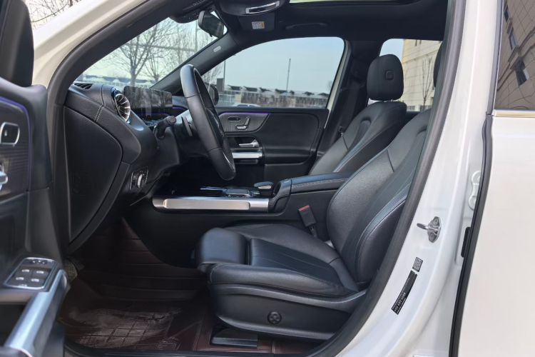 奔驰EQB 2023款 EQB 260中控内饰7002