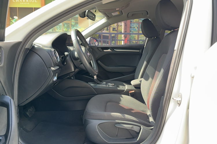 奥迪A3 2018款 30周年年型 Limousine 35 TFSI 进取型中控内饰7006