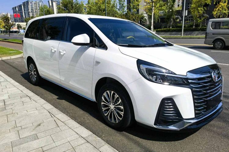 别克GL8 2023款 陆上公务舱 舒适型车身外观6004