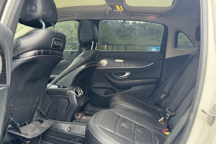 奔驰E级 2020款 E 300 L 运动时尚型中控内饰7005