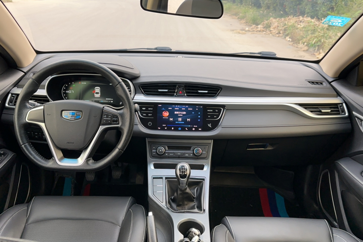 吉利汽车 帝豪 2018款 1.5L 手动向上互联版中控内饰7003