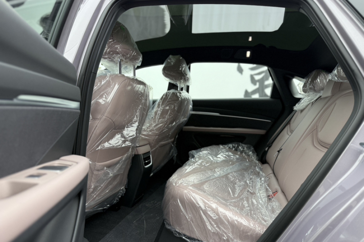 小鹏MONA M03 2025款 515 长续航 Plus中控内饰7002