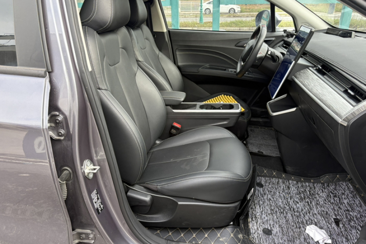 哪吒汽车 哪吒V 2022款 潮 400 Lite中控内饰7008