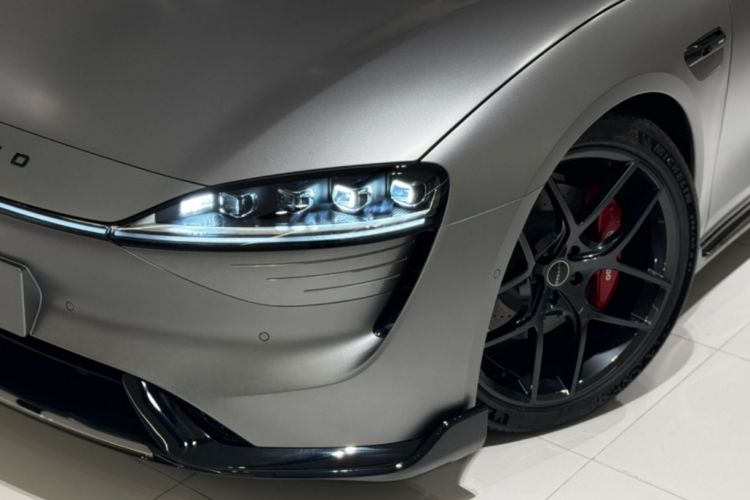 鸿蒙智行 智界S7 2025款 703km Ultra运动版车身外观6008