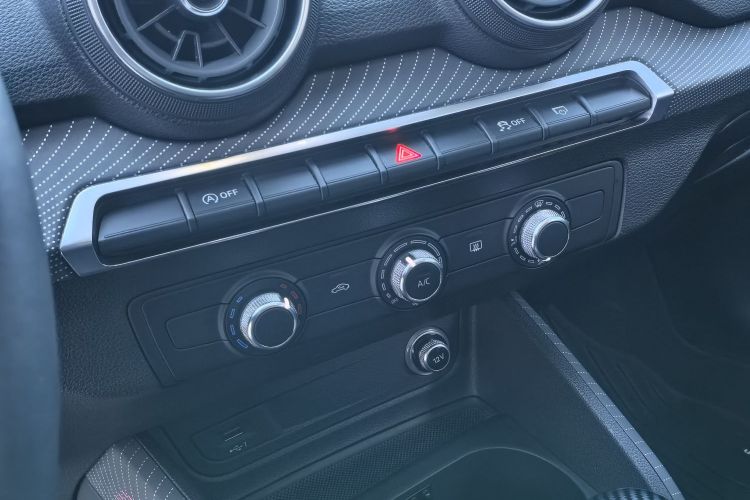 奥迪Q2L 2018款 35 TFSI 上市专享版 国V中控内饰7015