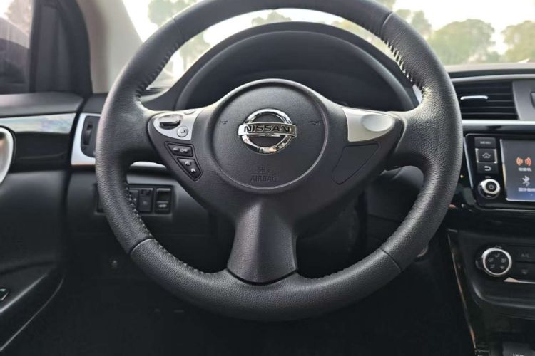 日产 轩逸 2018款 1.6XV CVT尊享版中控内饰7008