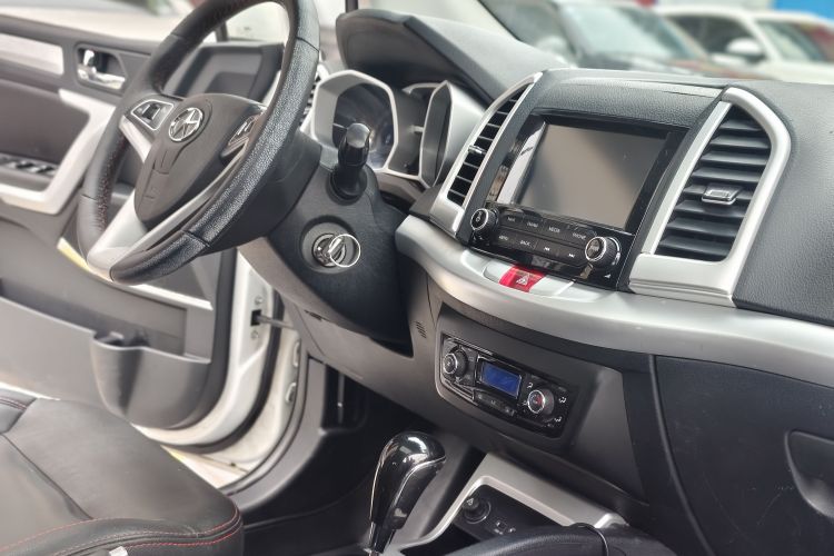 江汽集团 瑞风S3 2016款 1.5L CVT豪华智能型中控内饰7006