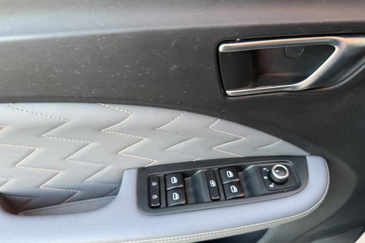 零跑汽车 零跑T03 2021款 400豪华版中控内饰7006