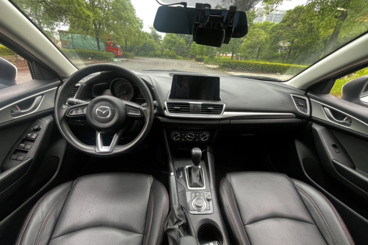 马自达3 昂克赛拉 2019款 云控版 三厢 1.5L 自动舒适型 国VI中控内饰7001