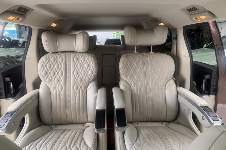 别克GL8 2018款 28T 尊贵型 国VI中控内饰7002