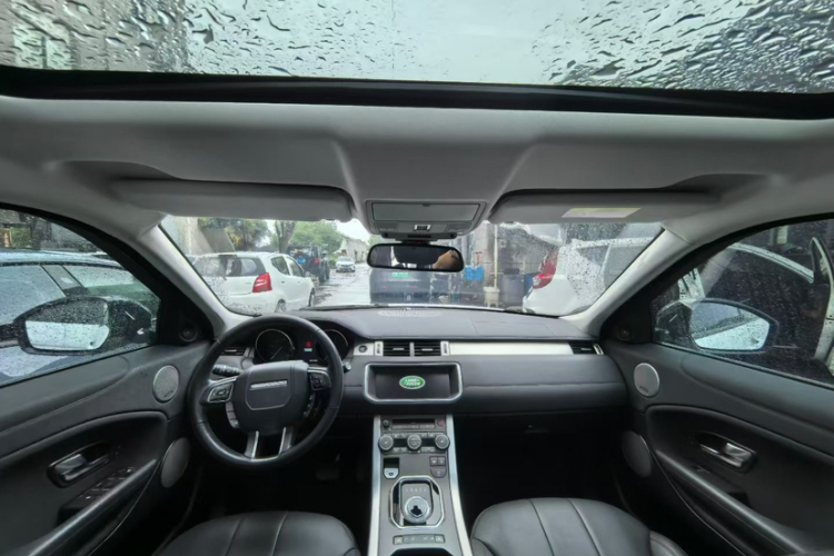 路虎 揽胜极光 2018款 240PS SE 智耀版中控内饰7001