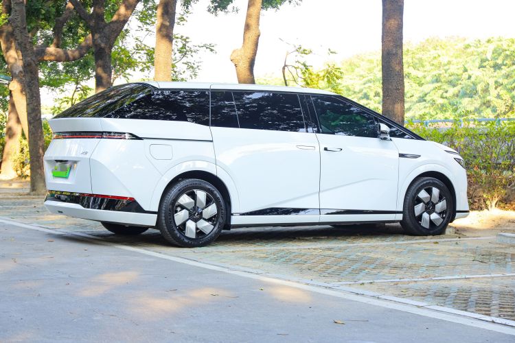 小鹏X9 2024款 702超长续航Pro车身外观6005