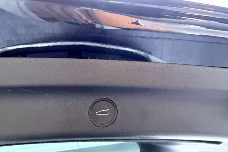 特斯拉 Model Y 2022款 长续航全轮驱动版局部细节9002