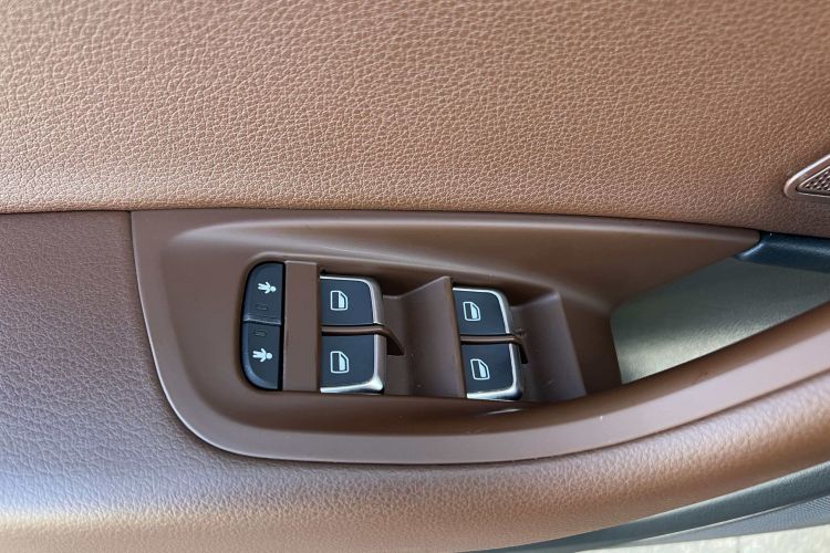 奥迪A6L 2018款 30周年年型 35 TFSI 时尚型局部细节9002