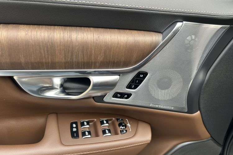 沃尔沃S90新能源 2024款 插电式混动 四驱长续航智雅豪华版中控内饰7004