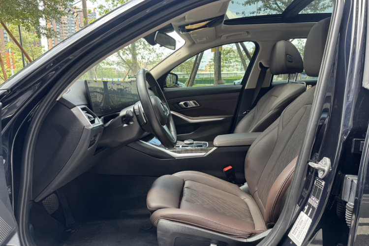 宝马3系 2023款 325Li M运动套装中控内饰7006