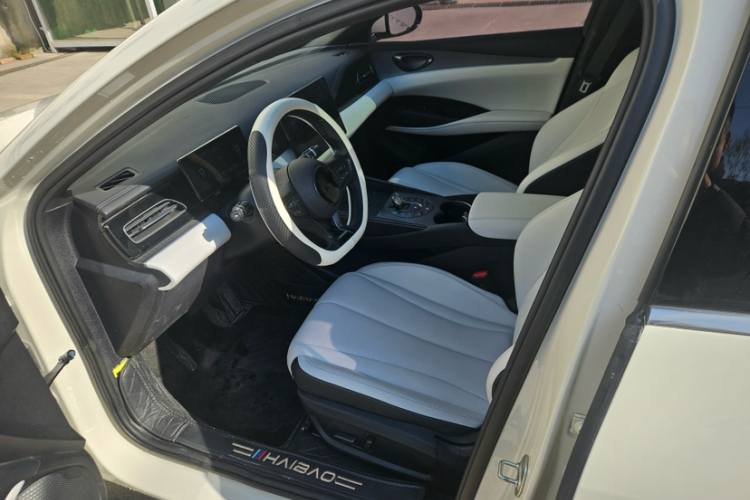 比亚迪 海豹06新能源 2024款 DM-i 120KM尊荣型中控内饰7001