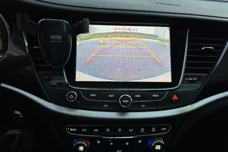 别克 威朗 2019款 三厢 20T 双离合豪华型中控内饰7004