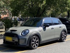 MINI 2023款 2.0T COOPER S 艺术家 五门版