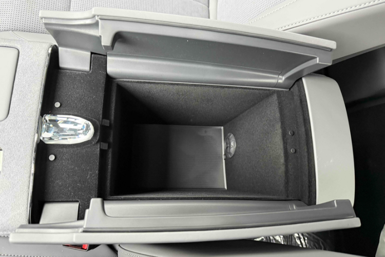 岚图汽车 岚图追光 2024款 PHEV 四驱超长续航行政版中控内饰7012