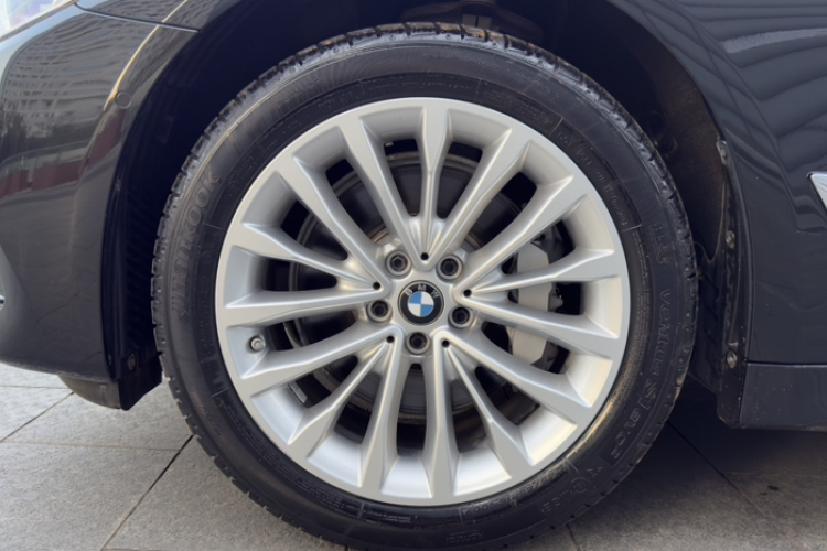 宝马5系 2019款 改款 530Li 尊享型 豪华套装车身外观6010