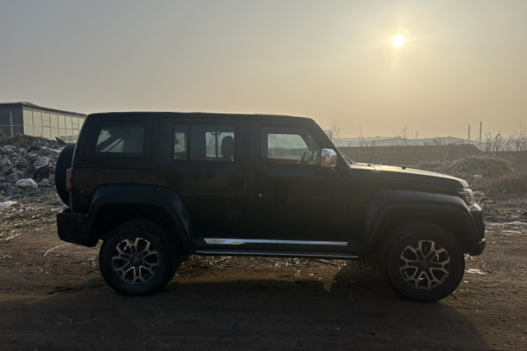 北京越野 北京BJ40 2019款 2.3T 自动四驱城市猎人版旗舰型 国VI车身外观6005